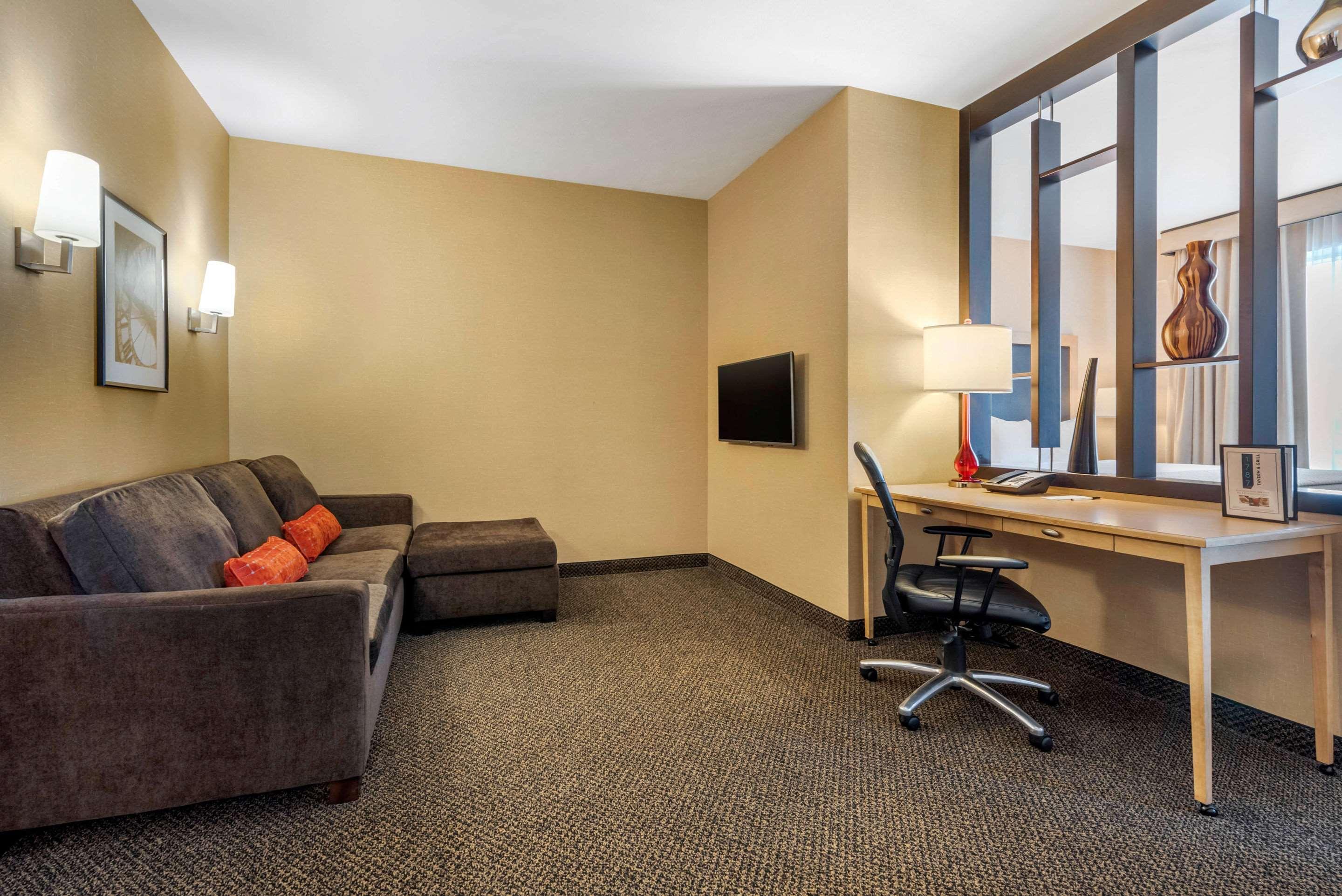 Cambria Hotel Akron - Canton Airport Uniontown Екстер'єр фото