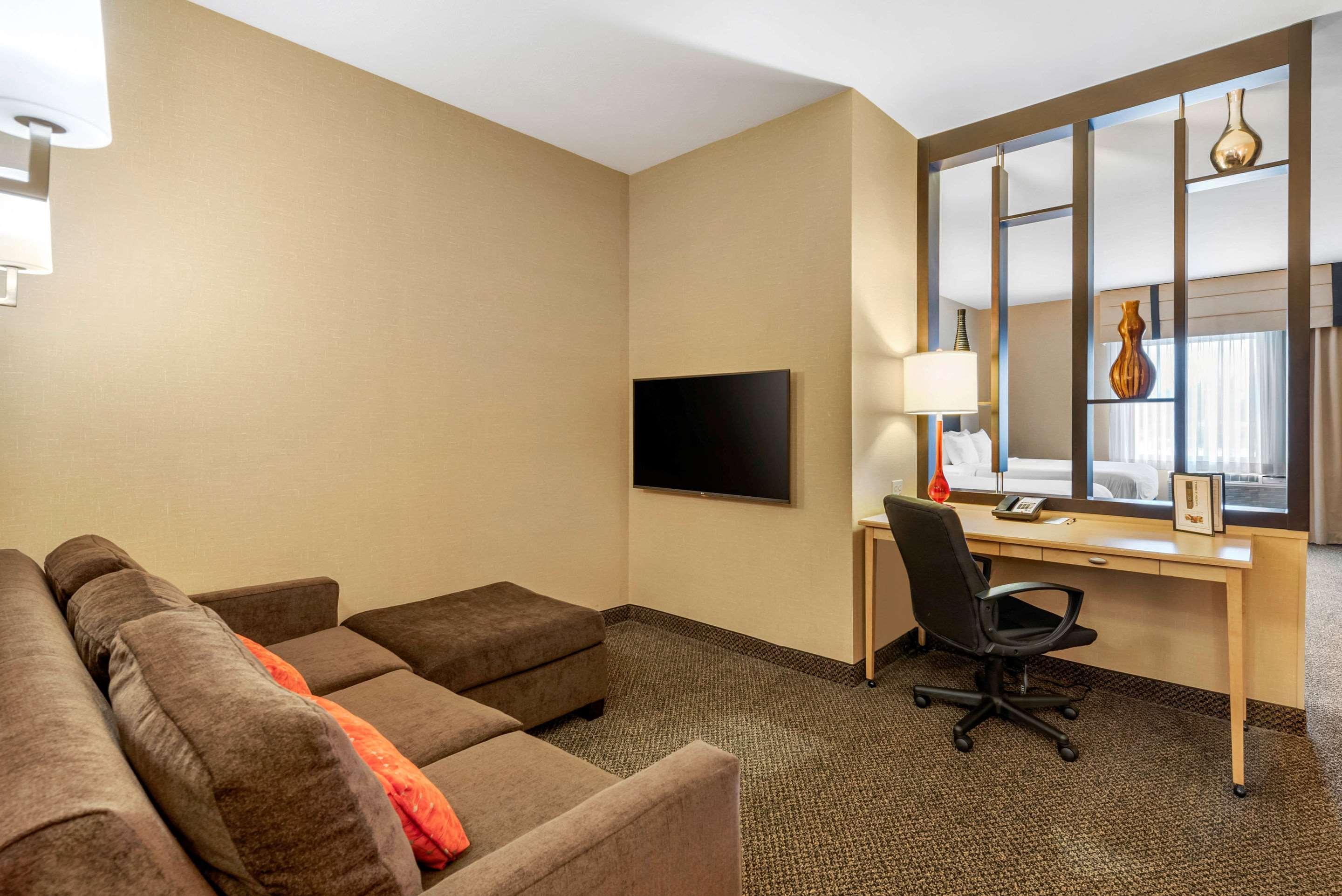Cambria Hotel Akron - Canton Airport Uniontown Екстер'єр фото