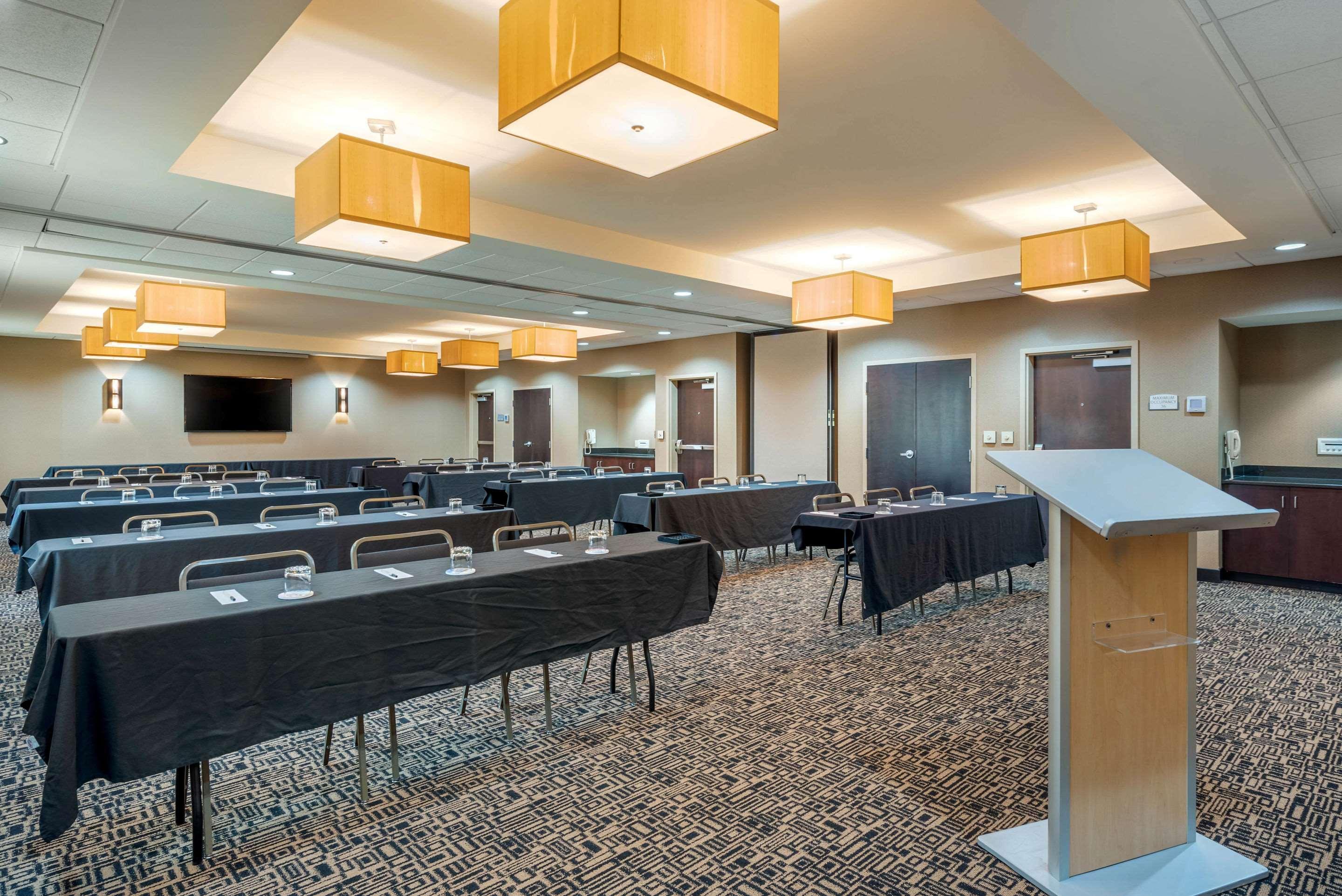 Cambria Hotel Akron - Canton Airport Uniontown Екстер'єр фото
