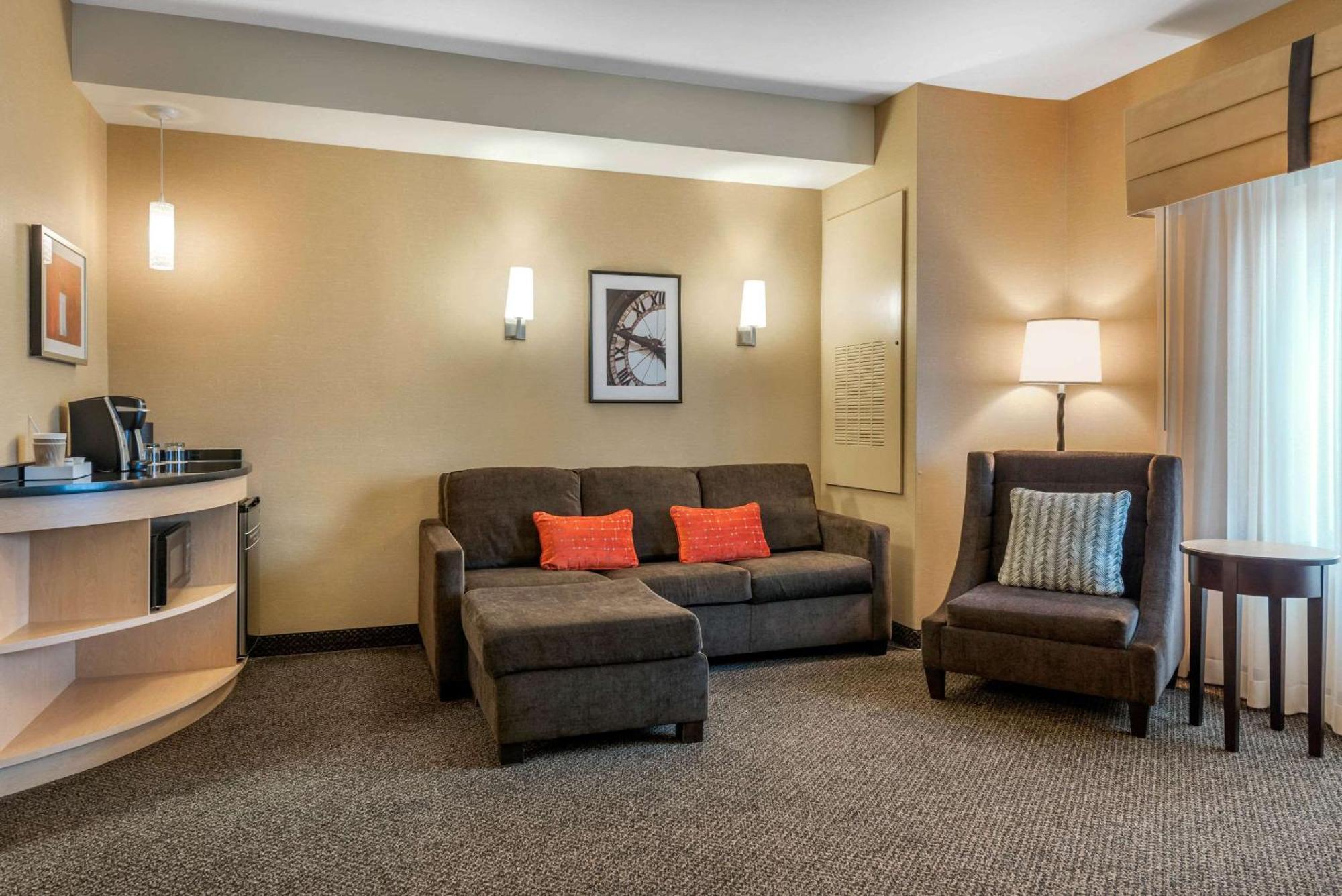 Cambria Hotel Akron - Canton Airport Uniontown Екстер'єр фото