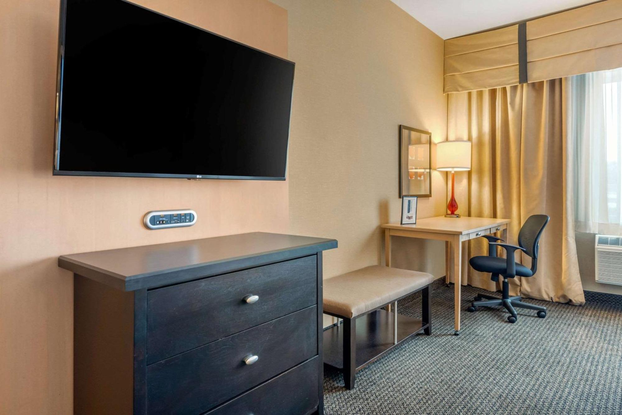 Cambria Hotel Akron - Canton Airport Uniontown Екстер'єр фото